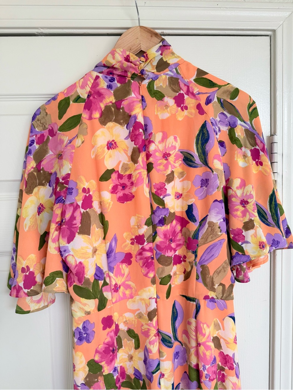 Maggy London Elegant Peach Floral Maxi Dress with Purple & Pink Blooms 16 - Picture 5 of 6